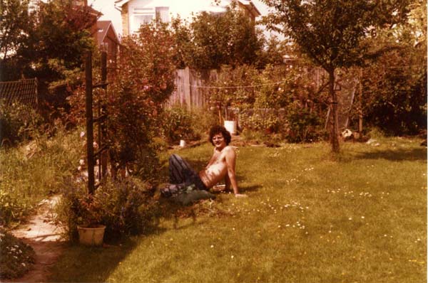 1976 souren in Mums garden001