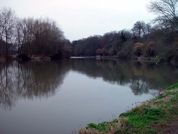 2006 March river at Sonning