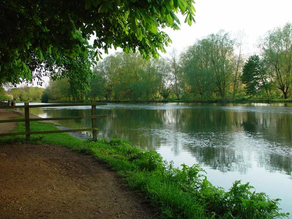 2006 May, Sonning, near RBCS boathouse